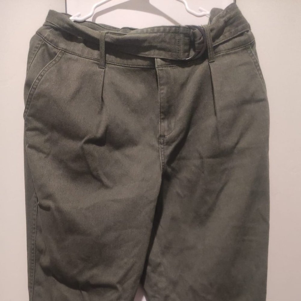 green pants